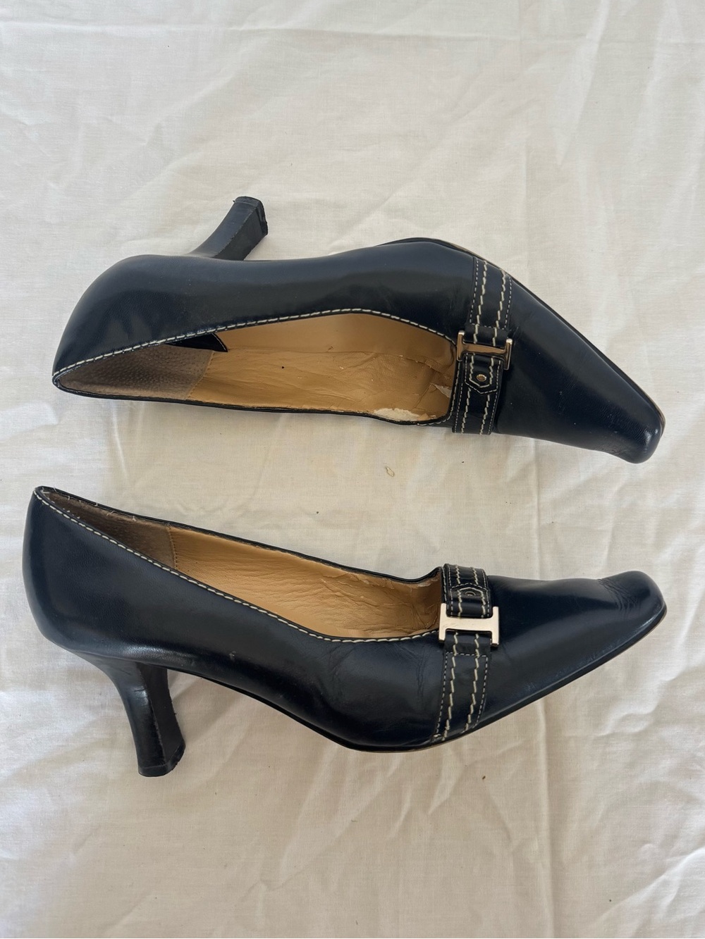 Liz Claiborne Pointed Toe Heels with Silver Buckle 9M